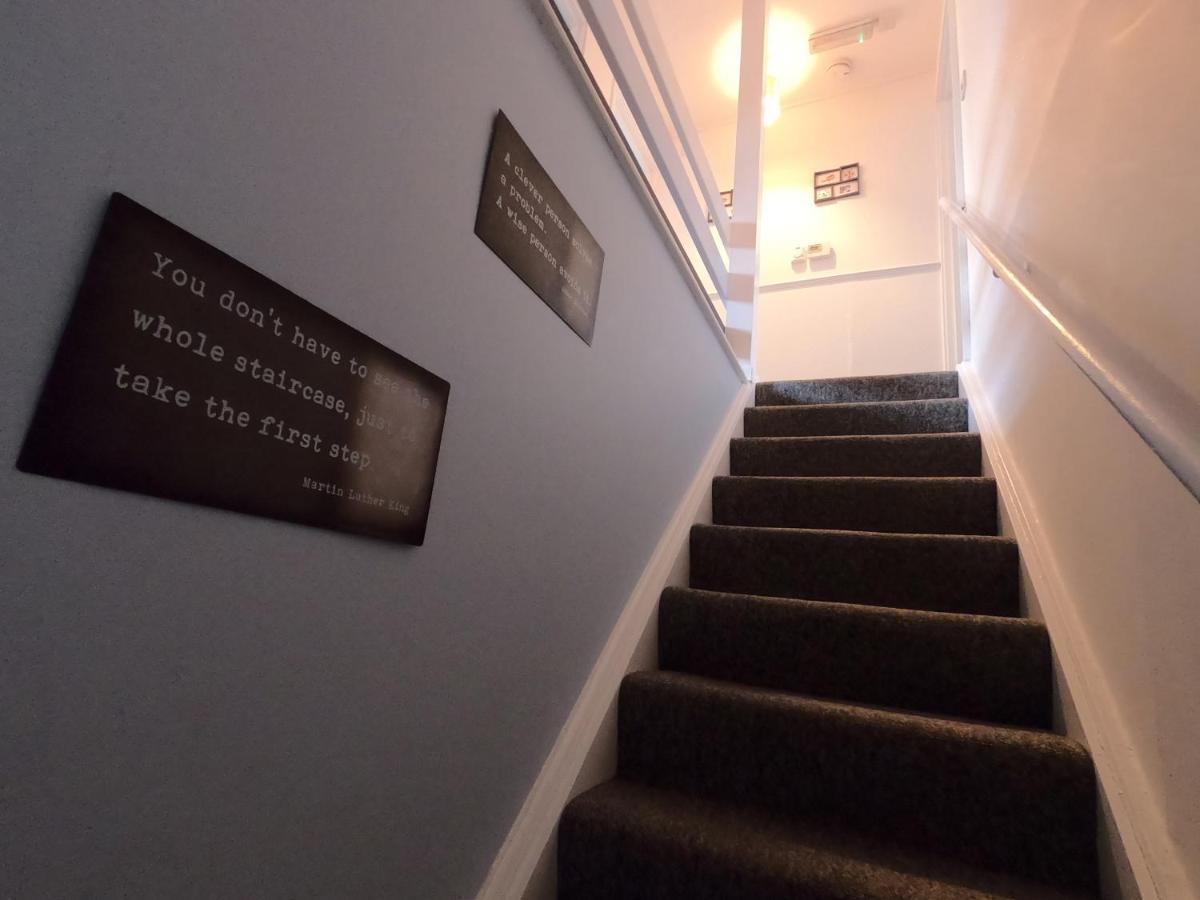 Hampton House Hotell Northampton Exteriör bild